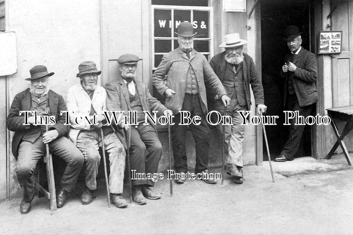 ES 5502 - Group Of Men Outside St Osyth Pub, Essex