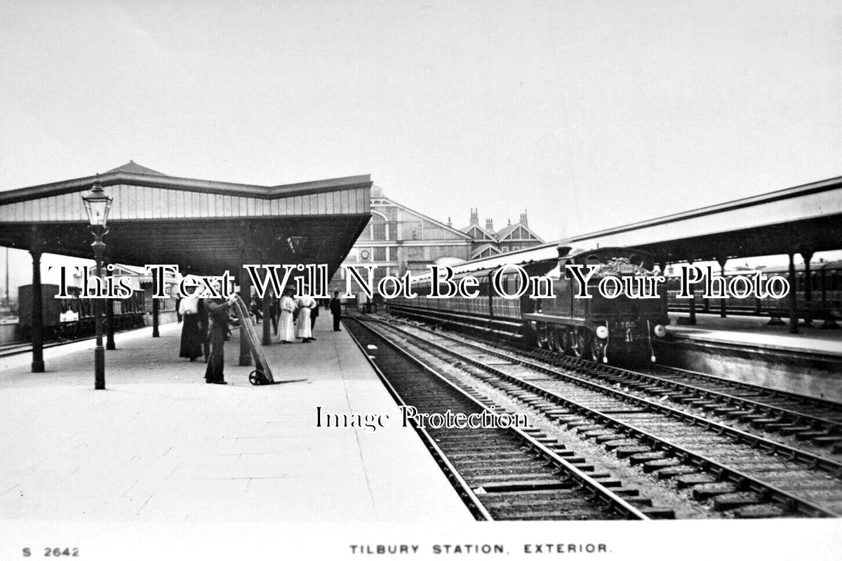 ES 5863 - Tilbury Railway Station, Essex