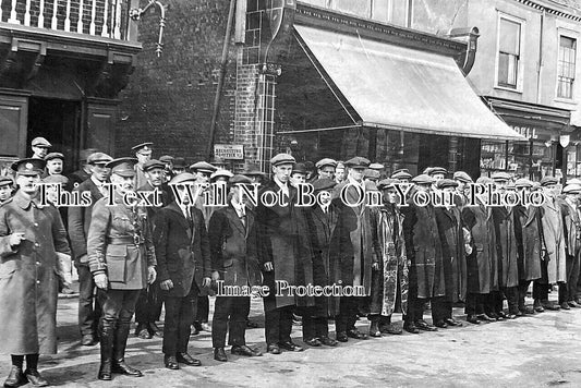 ES 5965 - Volunteer Recruits, Walthamstow, Essex 1914 WW1