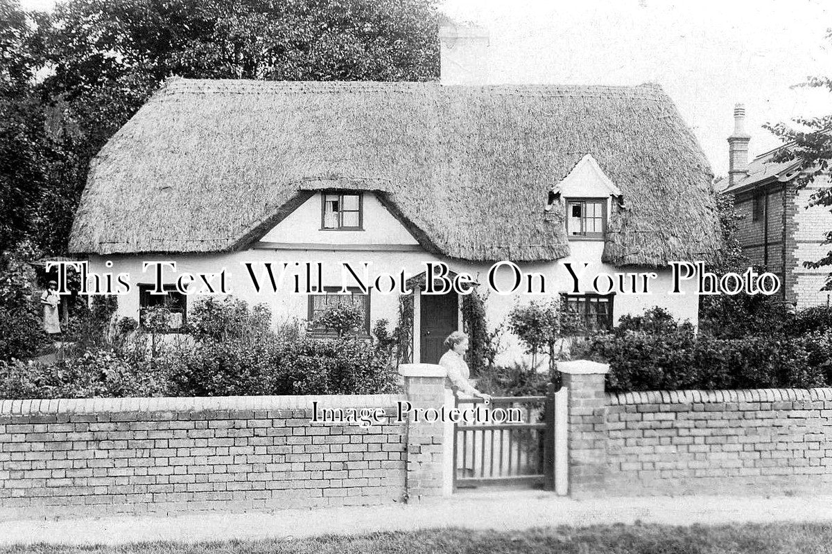 ES 6120 - Thatched Cottage, Saffron Walden, Essex