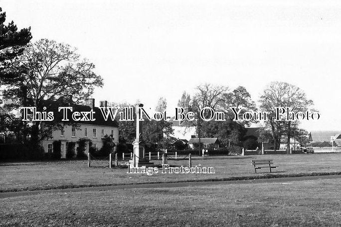 ES 879 - War Memorial, The Green, Great Bentley, Essex