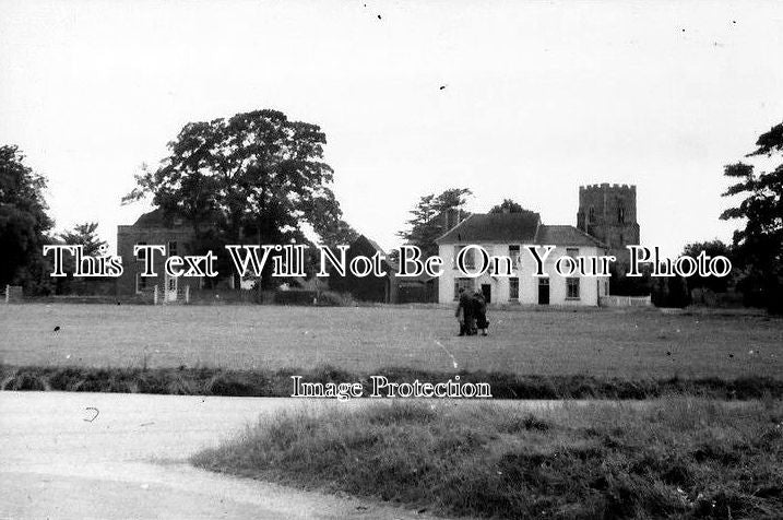 ES 881 - War Memorial, The Green, Great Bentley, Essex