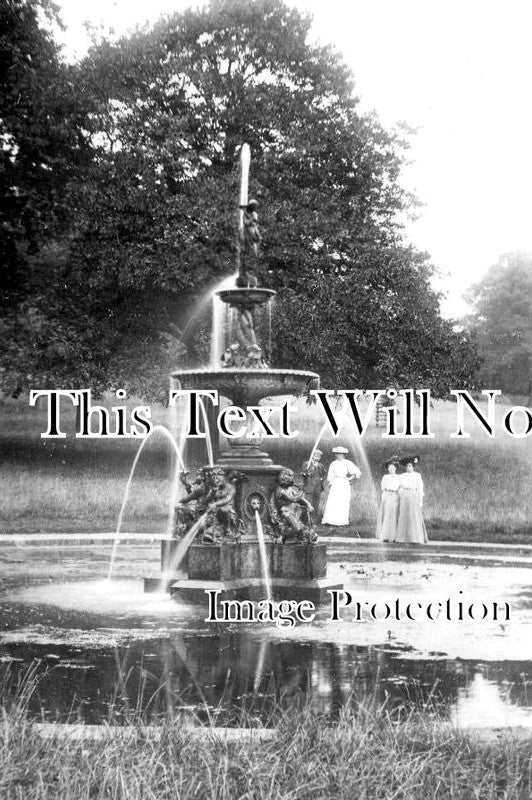 GL 1352 - Fountain, Northwick Park, Gloucestershire