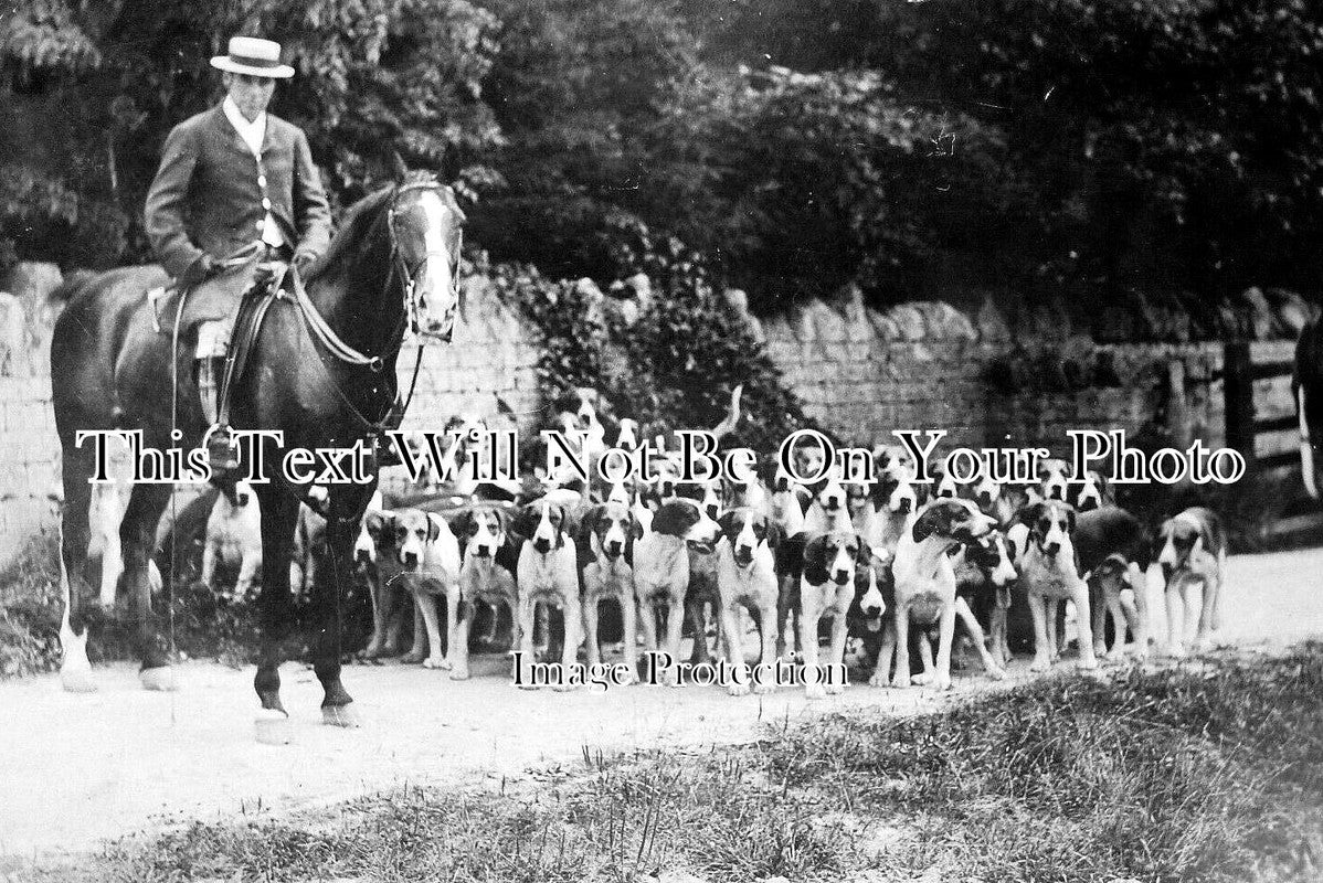 GL 1556 - Fox Hunting, Holcombe Hunt, Painswick, Stroud