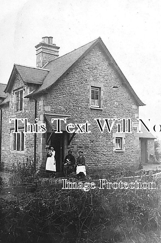 GL 1584 - Claydon Farm Cottages, Claydon, Lechlade, Gloucestershire c1912