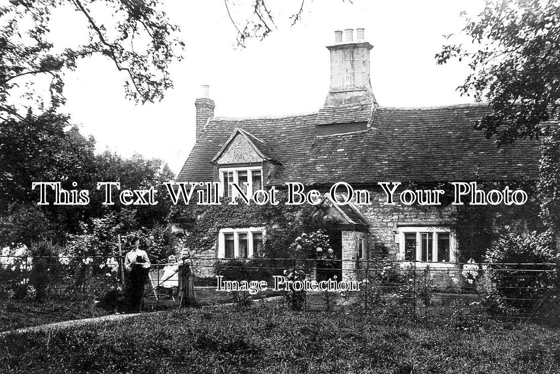 GL 2085 - House In Haresfield, Gloucestershire