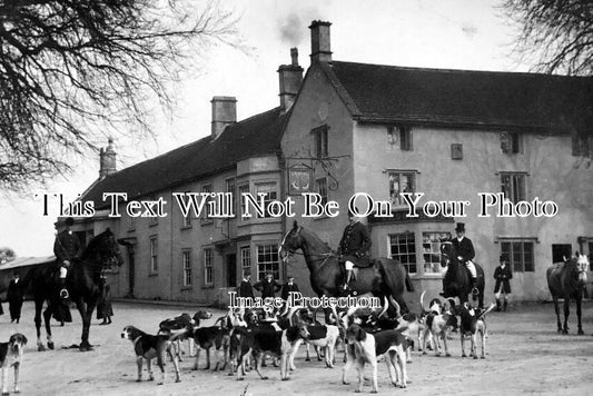 GL 604 - Glos Hunt, Cross Hands Hotel, Old Sodbury, Gloucestershire