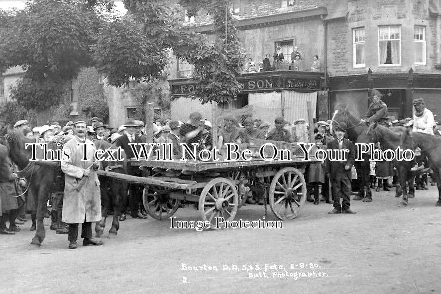 GL 872 - Parade, Bourton On The Water, Gloucestershire c1920