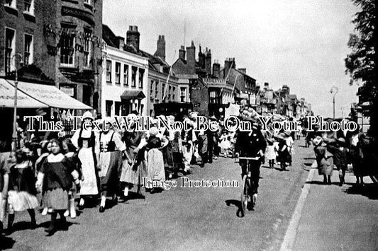 HA 113 - Lymington Parochial Fete, The Procession, Hampshire c1920