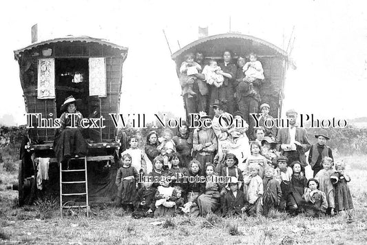 HA 1791 - Strawberry Pickers, Warsash, Gloucestershire c1905