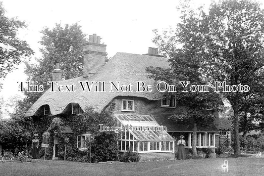 HA 1975 - Baughurst Thatched House Near Basingstoke, Hampshire c1910