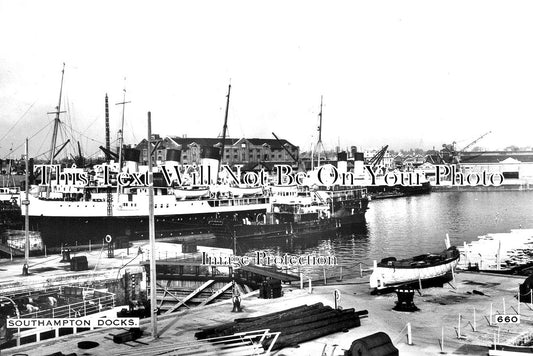 HA 2076 - Southampton Docks, Hampshire
