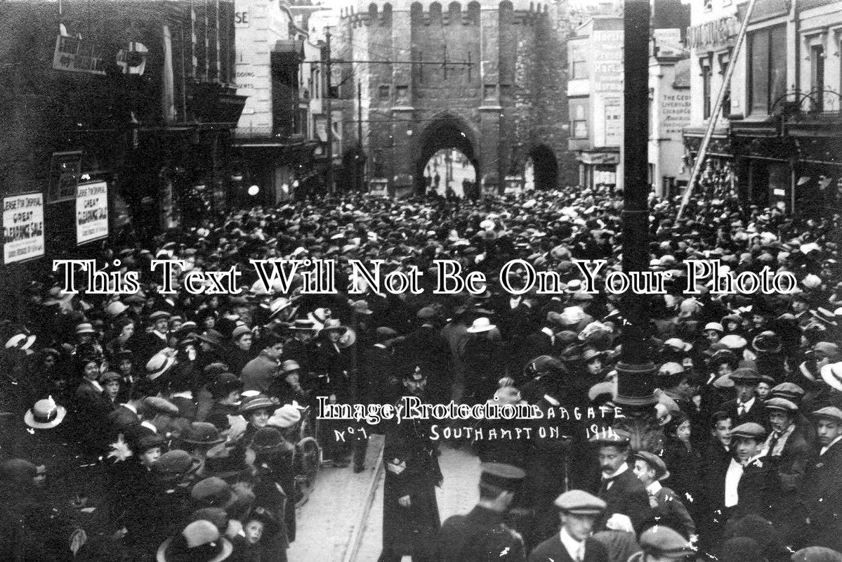 HA 2242 - Mayday Singing At Bargate, Southampton, Hampshire 1914