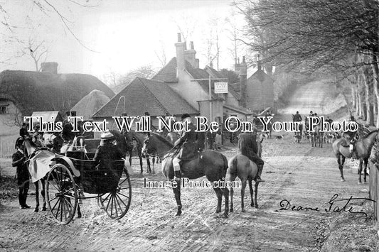 HA 2573 - Deane Gate Inn & Hunters, Basingstoke, Hampshire c1905