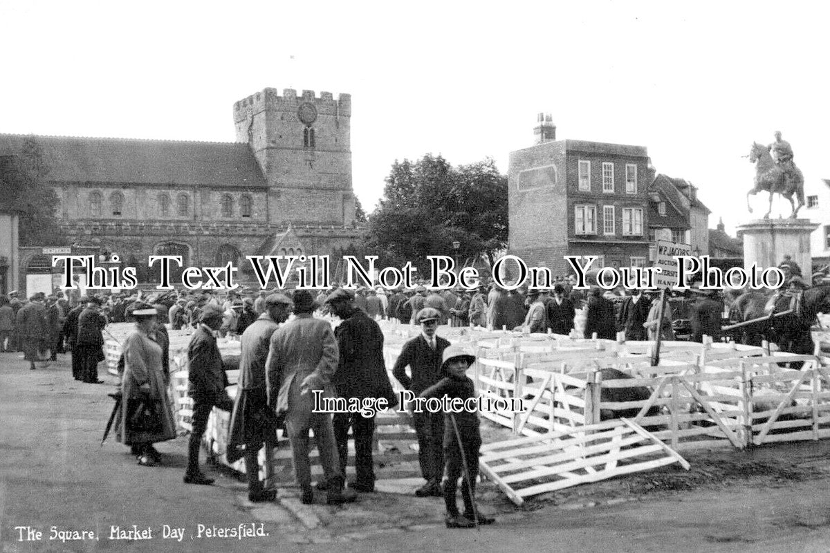 HA 2639 - The Square, Market Day, Petersfield, Hampshire