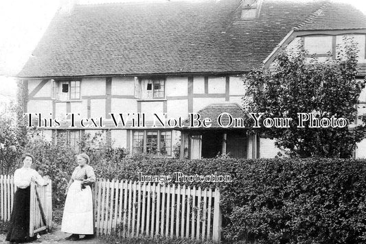 HA 3368 - Old Cottage, Crookham, Fleet, Hampshire c1905