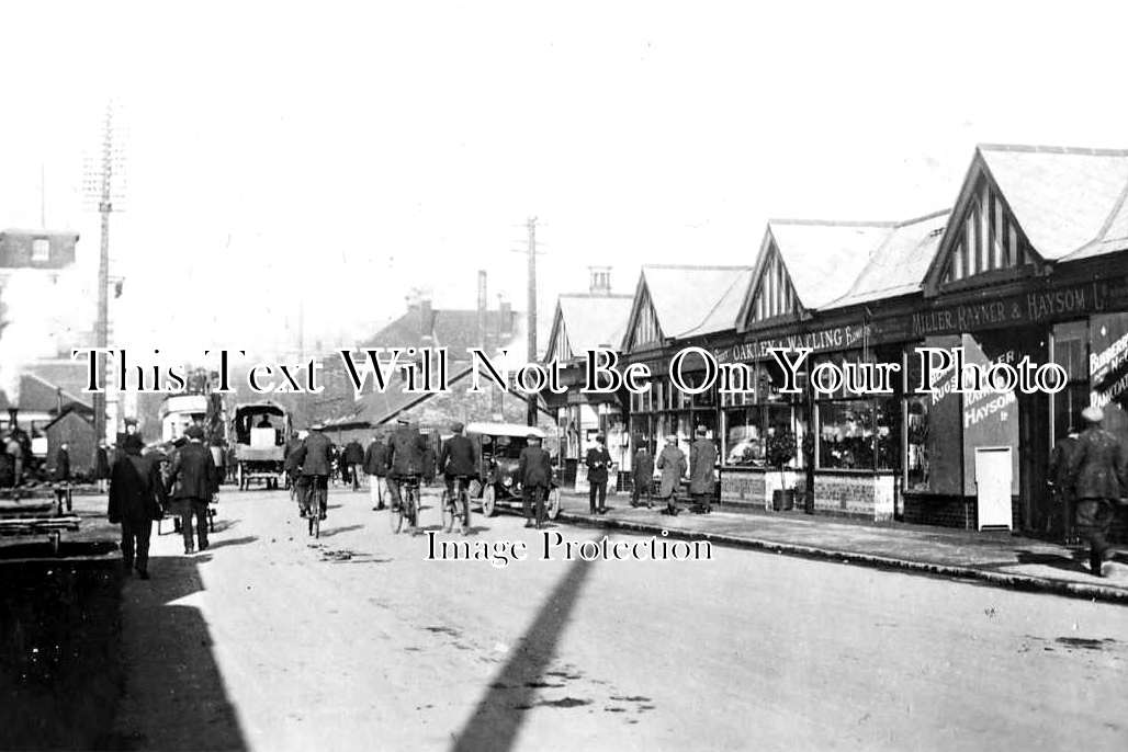 HA 3923 - Central Road, Southampton Docks, Hampshire c1925