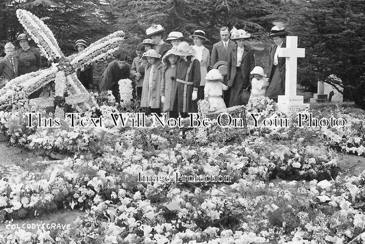 HA 3969 - Colonel Codys Grave, Aldershot, Hampshire c1913