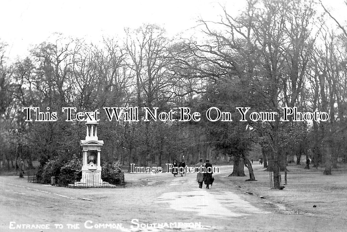 HA 4688 - Entrnace To Southampton Common, Hampshire c1920