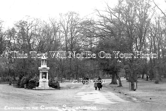 HA 4688 - Entrnace To Southampton Common, Hampshire c1920