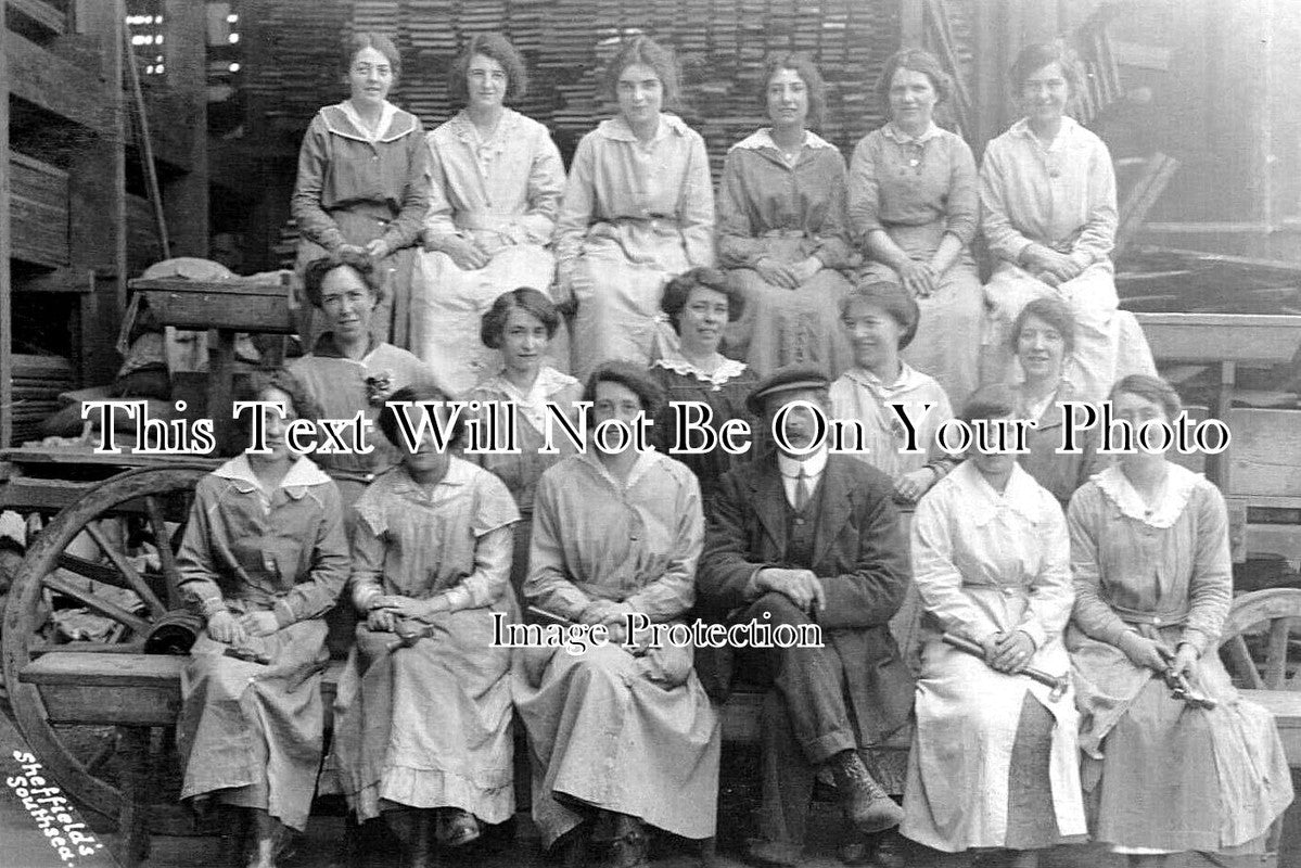 HA 5005 - Female Munitions Factory Workers, Portsmouth, Hampshire