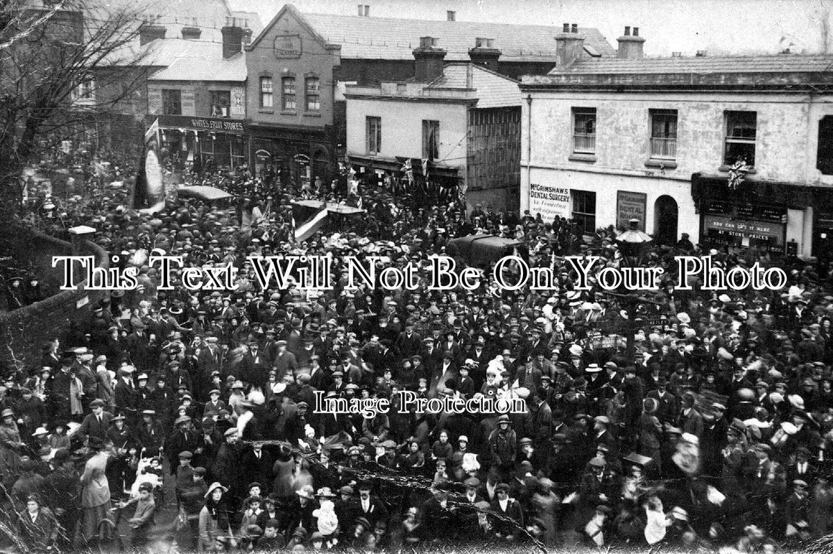 HA 653 - Large Crowd In The Square, Woolston, Southampton, Hampshire