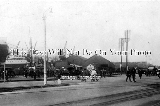 HA 699 - Central Road On Docks, Southampton, Hampshire c1929