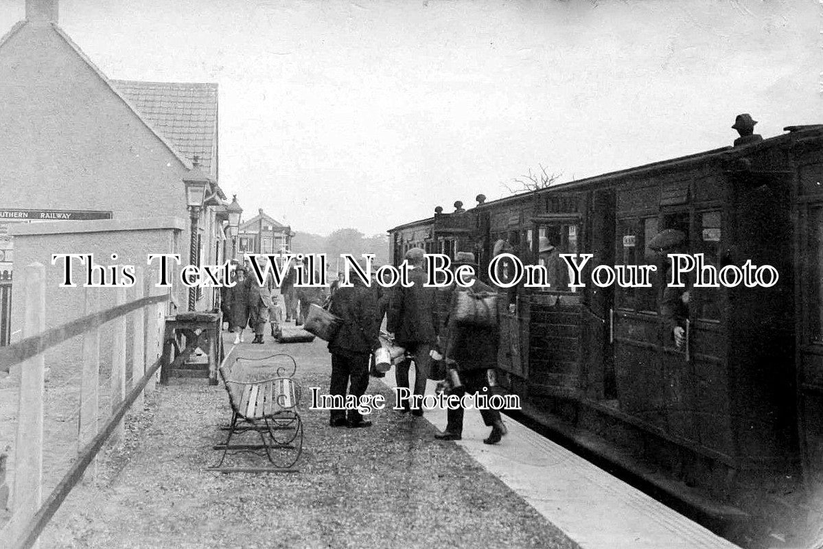 HA 9 - Fawley Railway Station, Hampshire c1925