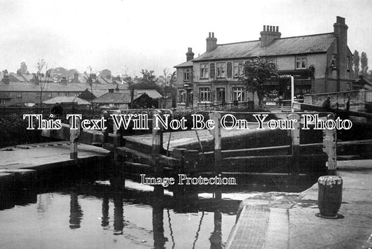 HF 1124 - Fishery Inn & Canal Lock, Boxmoor, Hertfordshire