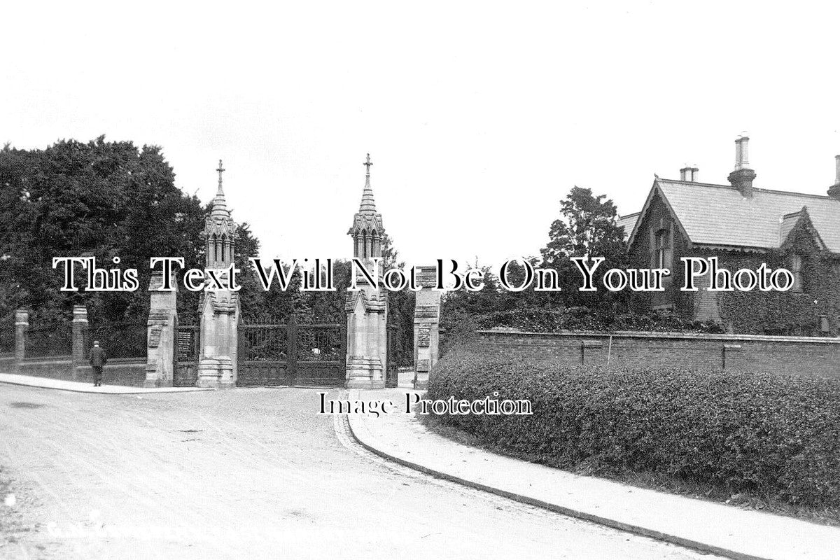 HF 1348 - Entrance To East Barnet Cemetery, Hertfordshire