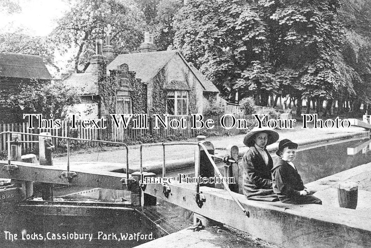 HF 1607 - The Locks, Cassiobury Park, Watford, Hertfordshire c1913