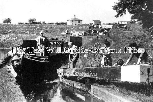 HF 1797 - The Inland Waterway, Watford Canal Locks, Hertfordshire c1956