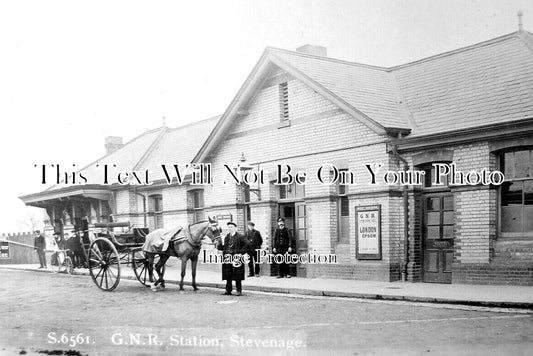 HF 1861 - Stevenage Railway Station, Hertfordshire