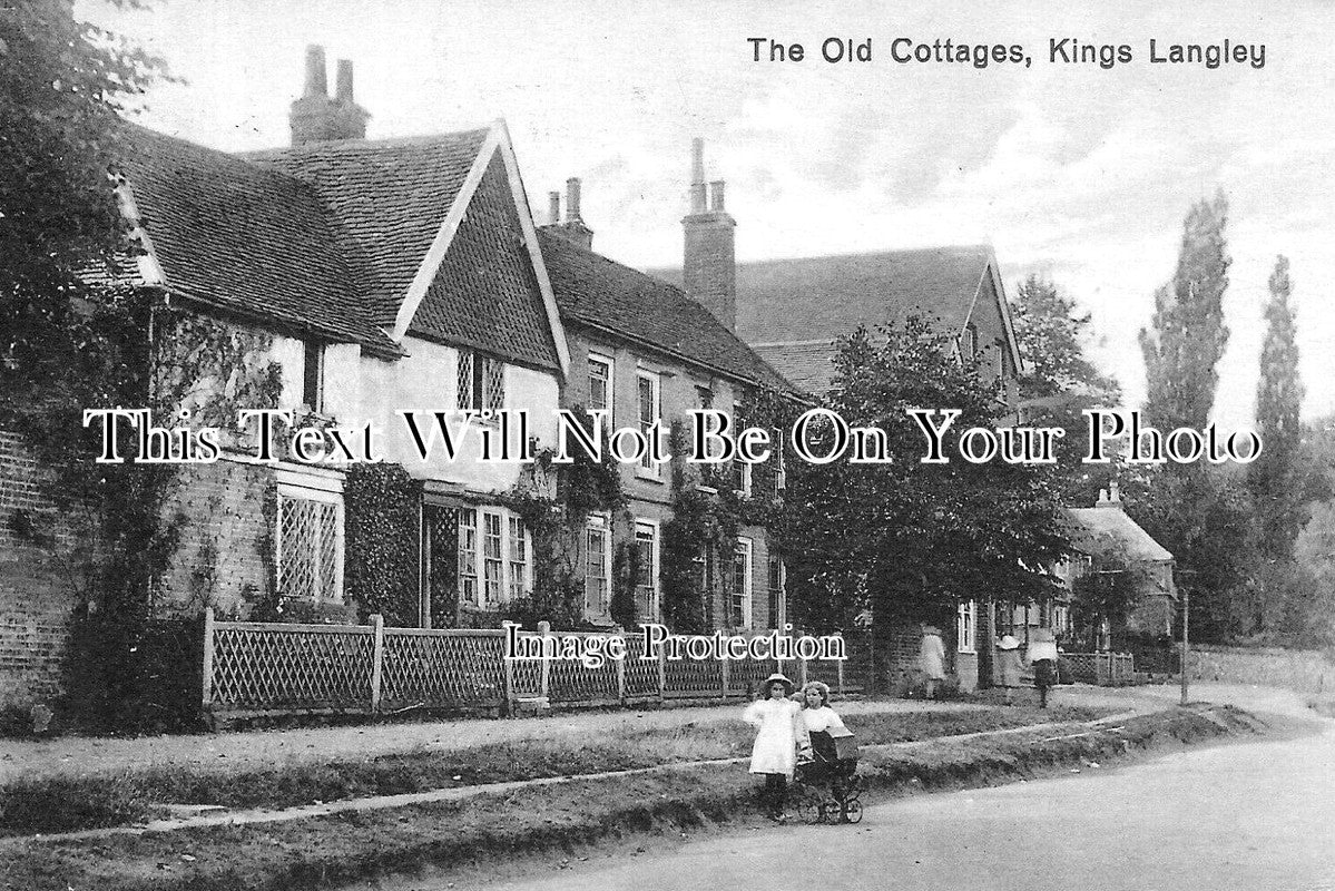 HF 2224 - The Old Cottages, Kings Langley, Hertfordshire c1919