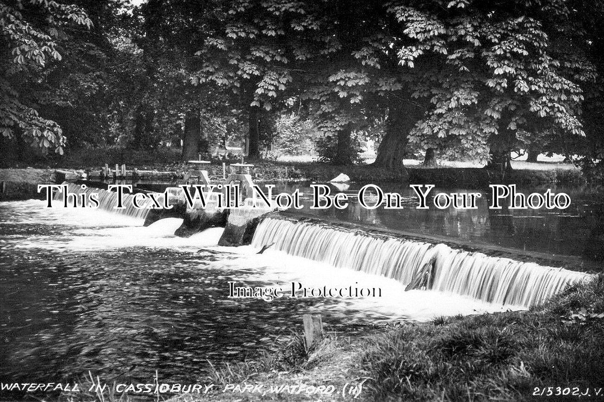 HF 2281 - Waterfall In Cassiobury Park, Watford, Hertfordshire c1939