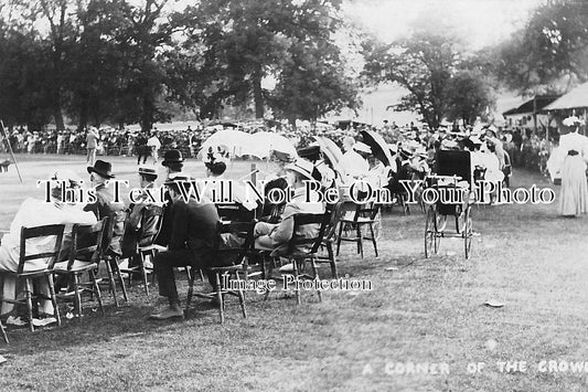 HF 533 - A Corner Of The Crowd, Rickmansworth, Hertfordshire