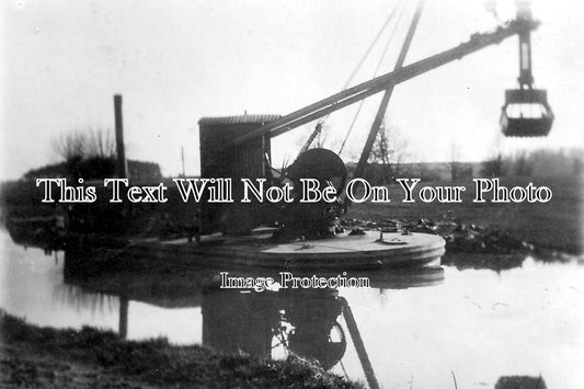 HF 618 - Dredger On The Canal At Leighton Buzzard, Hertfordshire