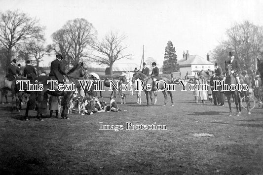 HF 718 - Herts Hounds, Aldenham Harriers Hunt Near Knebworth, Hertfordshire 1922-23