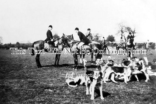 HF 719 - Herts Hounds, Aldenham Harriers Hunt Near Knebworth, Hertfordshire 1922-23