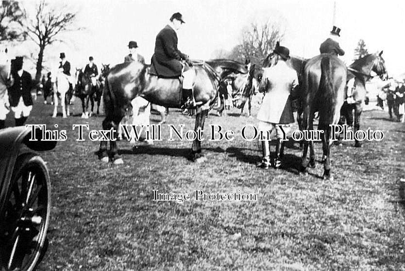 HF 720 - Herts Hounds, Aldenham Harriers Hunt Near Knebworth, Hertfordshire 1922-23