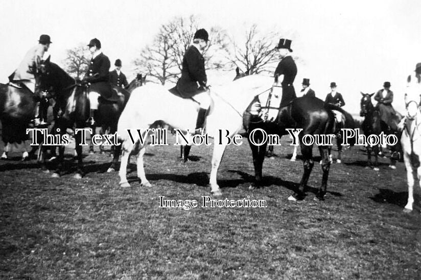 HF 722 - Herts Hounds, Aldenham Harriers Hunt Near Knebworth, Hertfordshire 1922-23