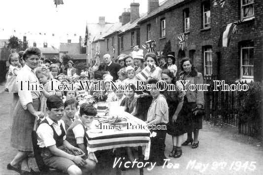 HF 967 - WW2 Victory Street Party, Stanstead Abbotts, Hertfordshire 1945