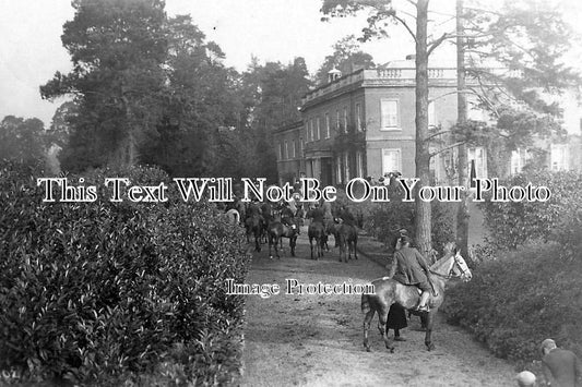 HR 149 - A Meet Of The Ledbury Hounds At Bosbury House, Herefordshire c1909