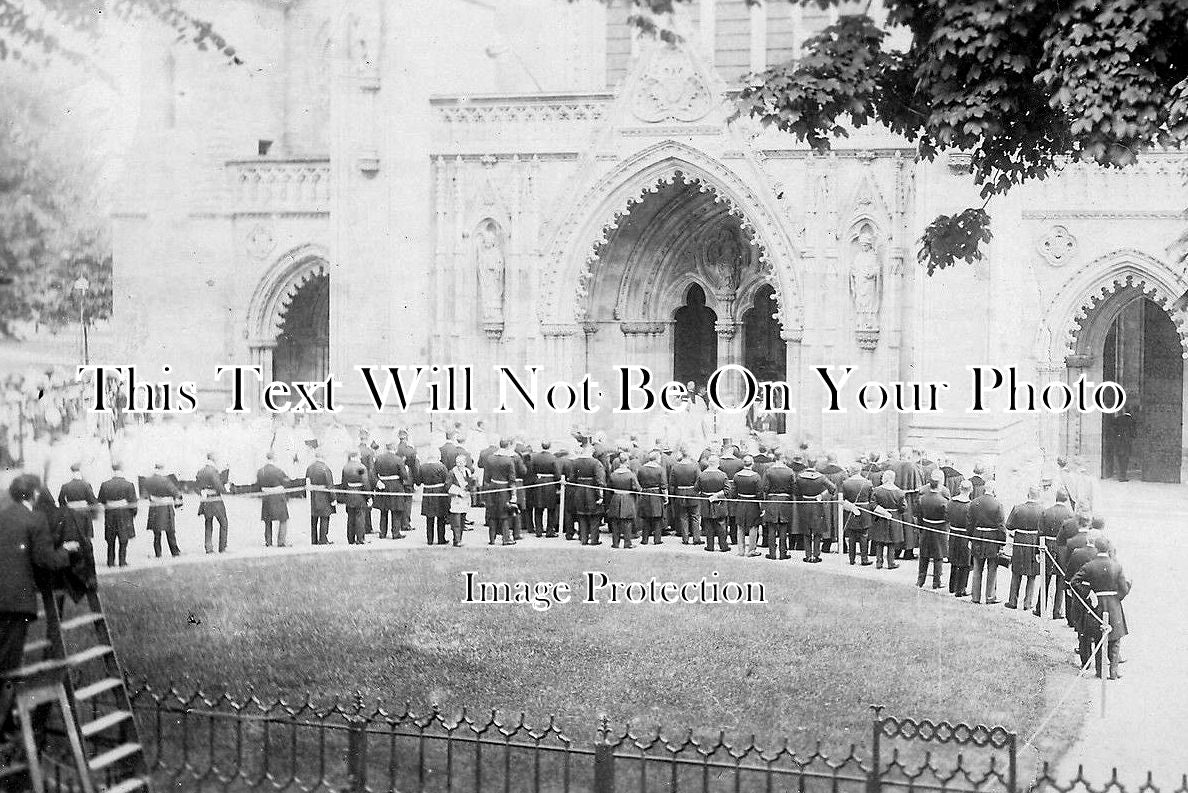 HR 233 - Freemasons Outside Hereford Cathedral, Herefordshire c1909