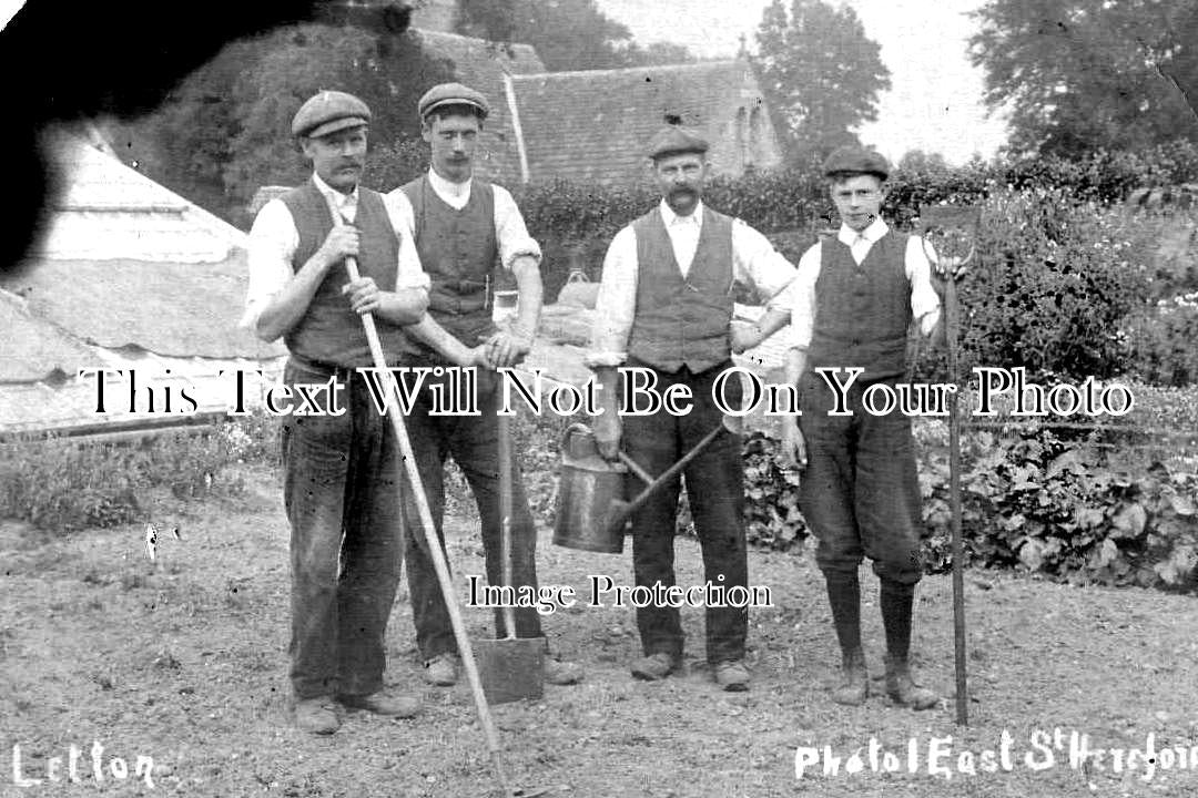 HR 315 - Gardeners At Letton Court, Herefordshire c1908