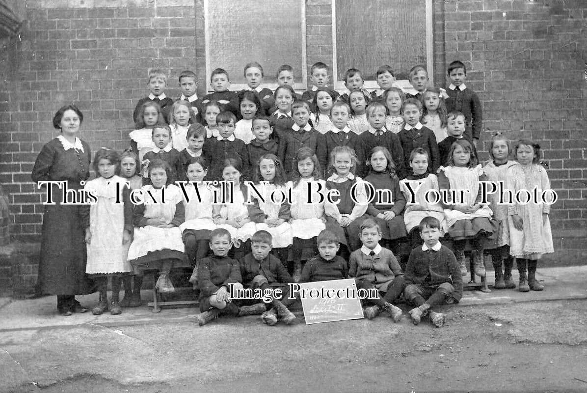 HR 487 - Withington School Group, Herefordshire 1916