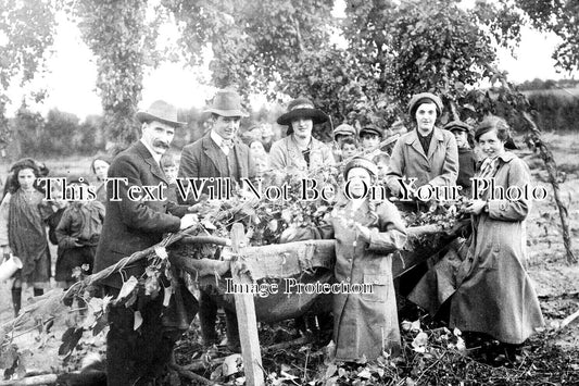 HR 517 - Hop Pickers, Leominster, Herefordshire