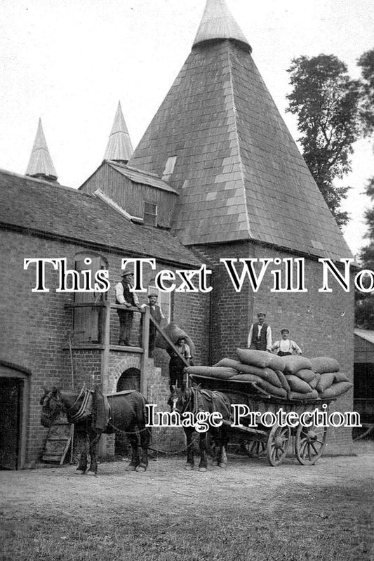 HR 798 - Hop Kiln, Loading Hops, Ledbury, Herefordshire