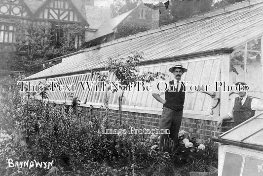 HR 84 - Gardeners At Bryngwyn, Wormelow, Herefordshire c1908