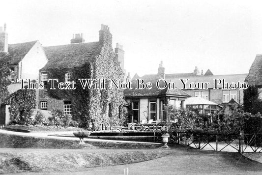 HU 186 - Old Bridge Hotel Garden, Huntingdon, Cambridgeshire